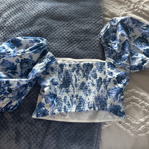 Cropped Puff Sleeve Shirt - Picture 3 of 5